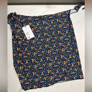 Knix Swim Sarong in Sea Lily. Floral print beach cover up, size XL / XXL NWT
